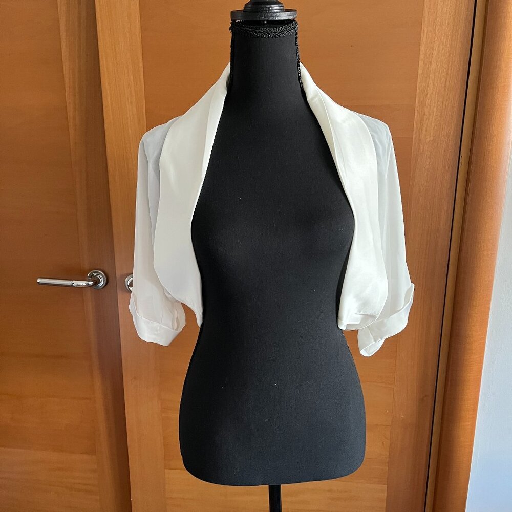 Satin and Chiffon Shawl Collar Shrug in White/Ivory Size S NWOT